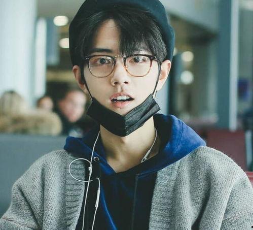 肖战采访爆料王一博视频,兄弟情深，幕后故事引热议